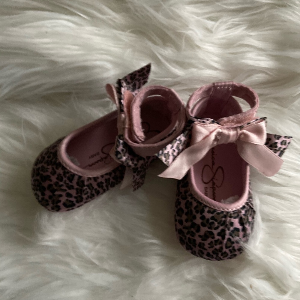 Pink leapard Jessica Simpson size 2 baby shoes